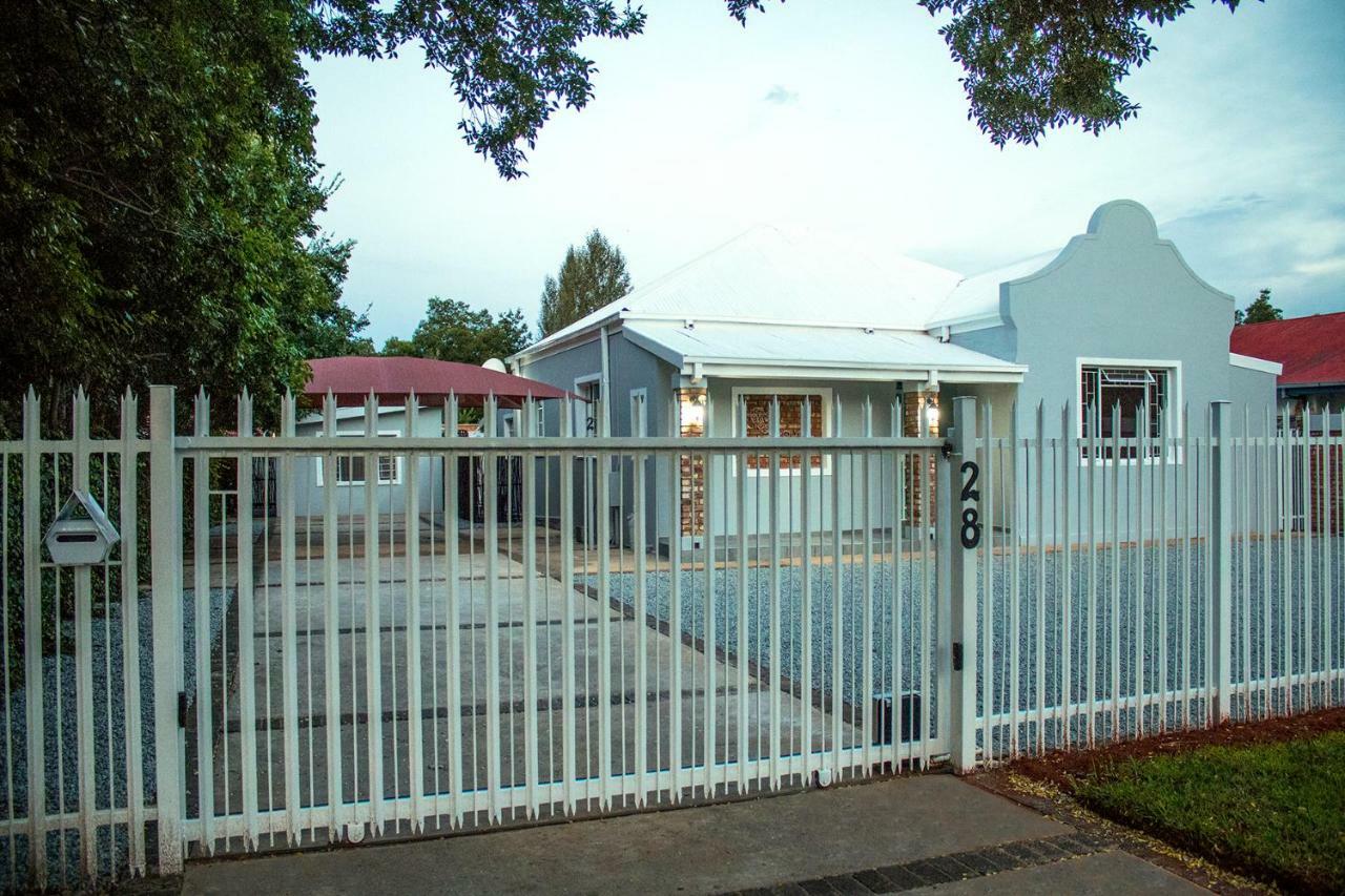 A Touch Of Grace Hotel Potchefstroom Buitenkant foto